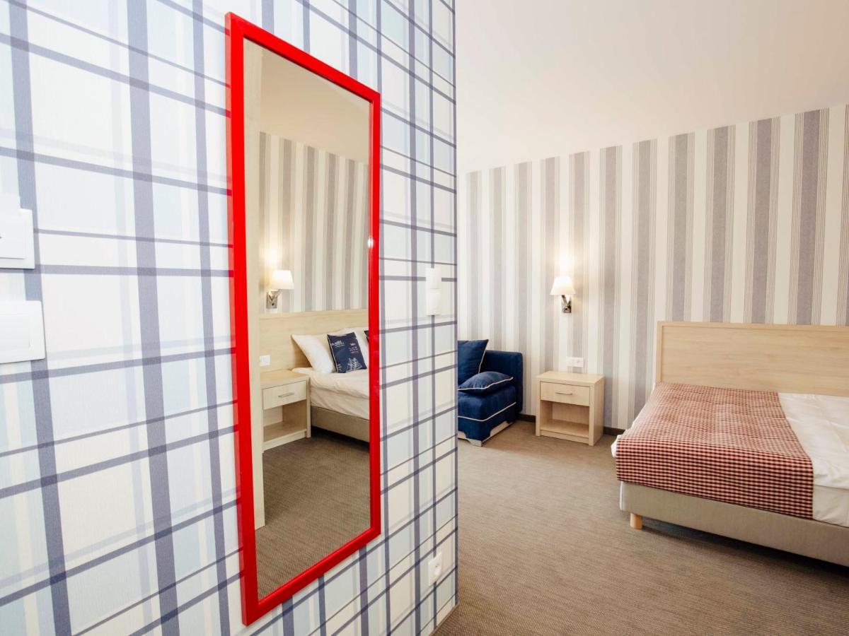 Porto Marina Hotel Криница Морска Екстериор снимка
