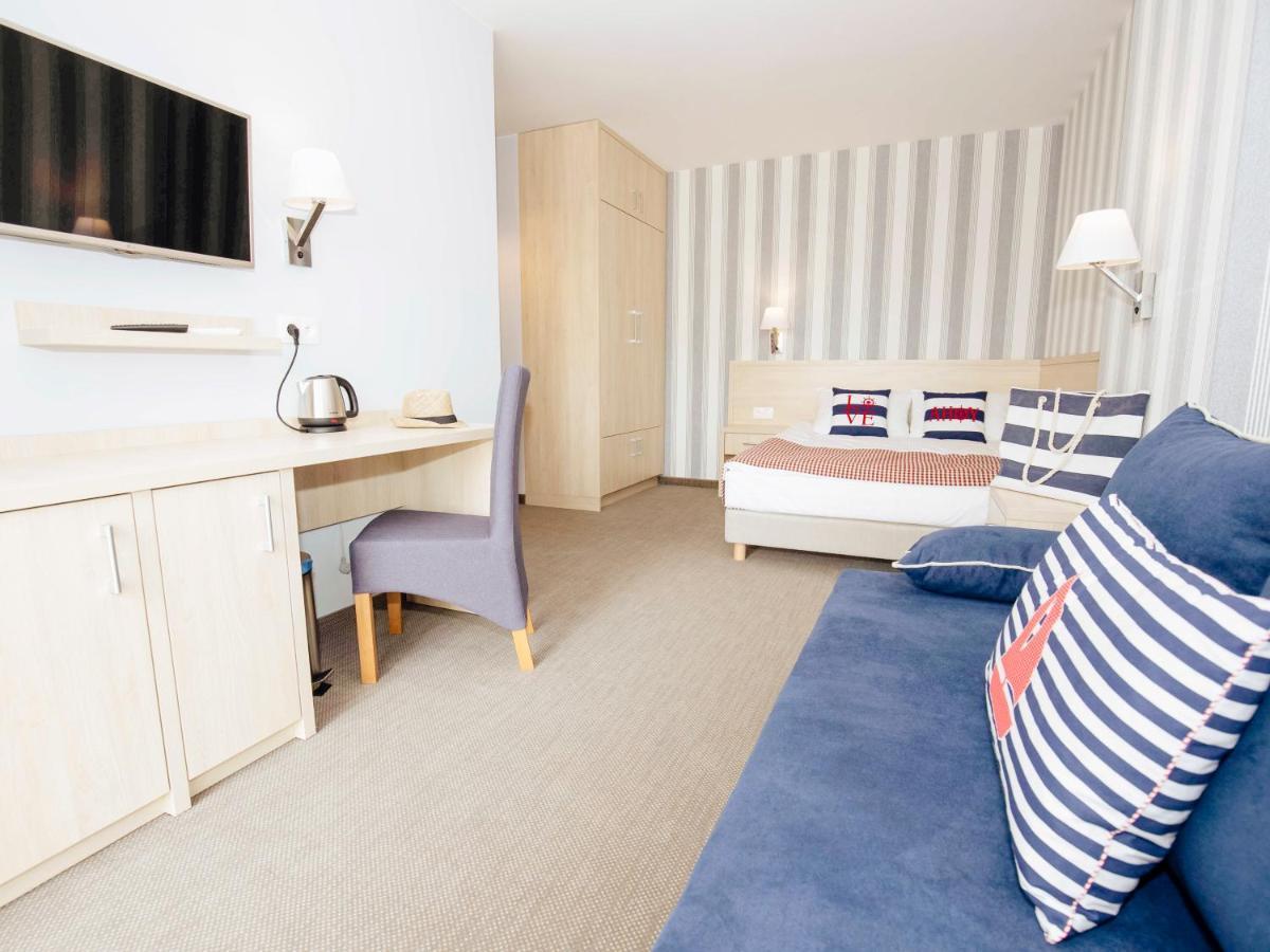 Porto Marina Hotel Криница Морска Екстериор снимка