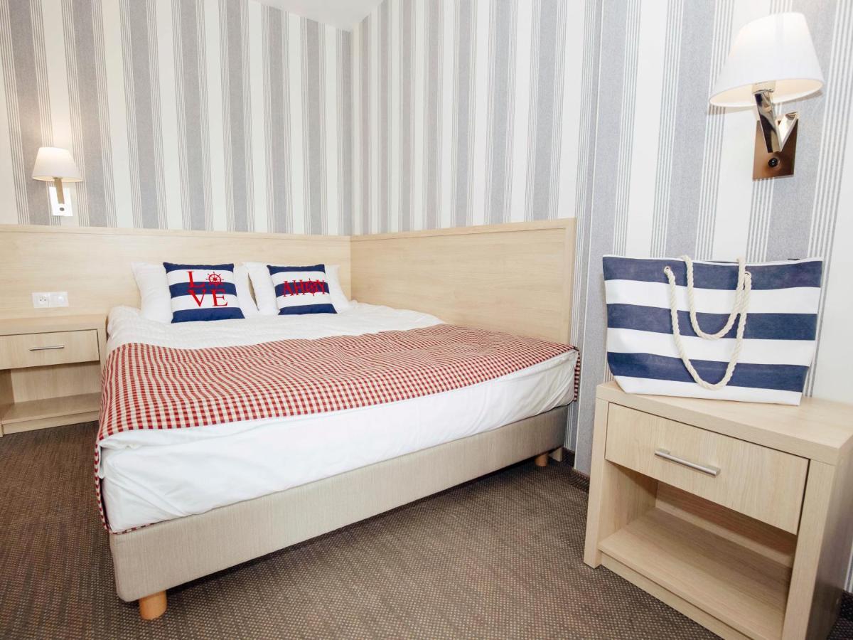 Porto Marina Hotel Криница Морска Екстериор снимка