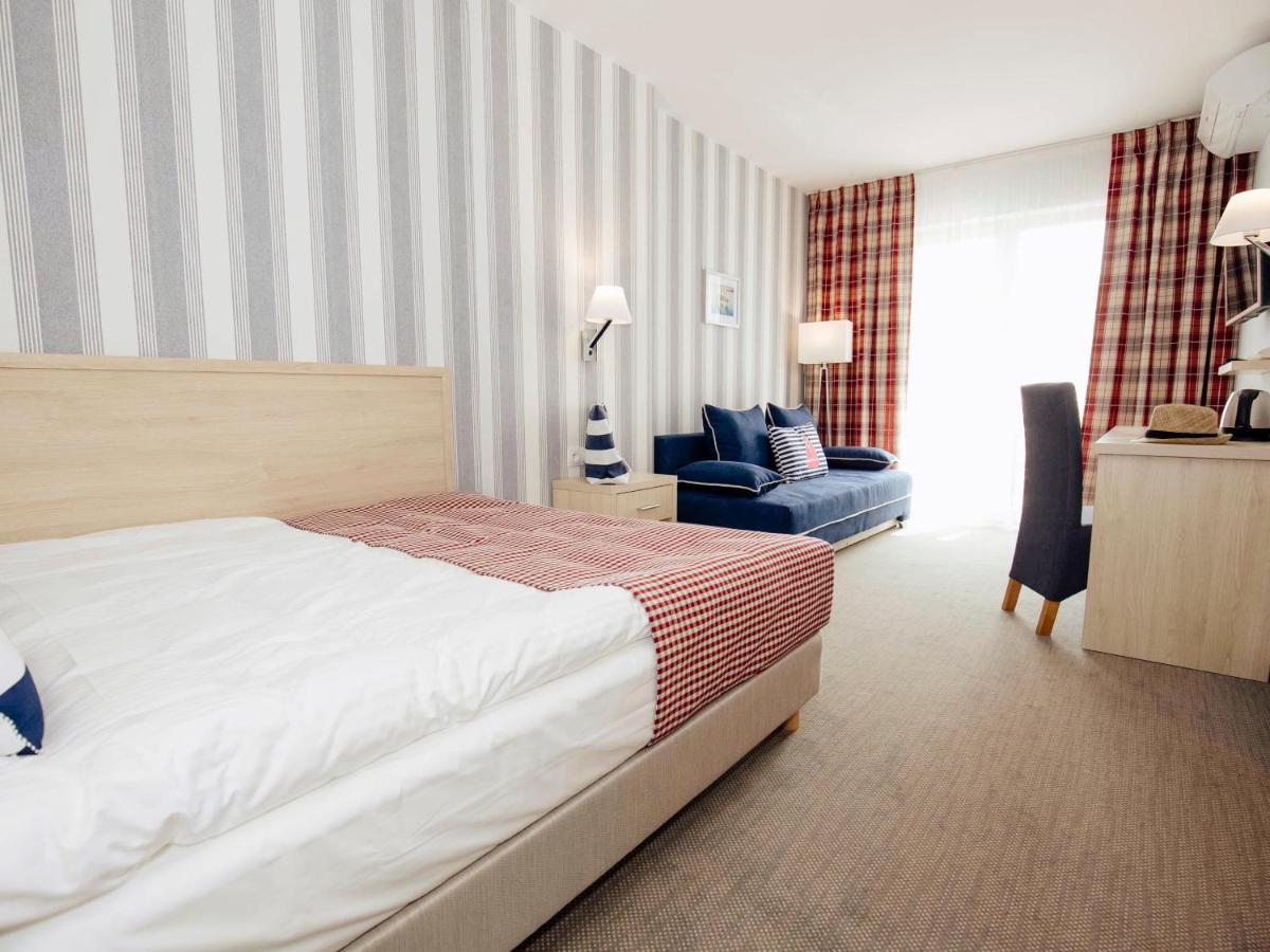 Porto Marina Hotel Криница Морска Екстериор снимка