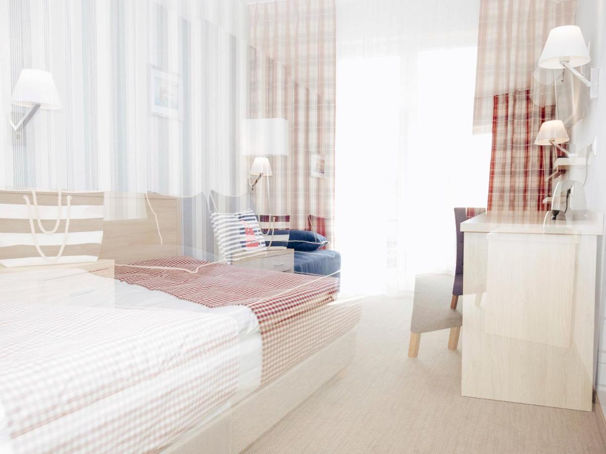 Porto Marina Hotel Криница Морска Екстериор снимка
